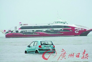 日本3游客在外全靠GPS导航误把车开进大海(图)