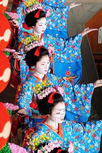京都祗园春季公演总彩排艺妓舞妓盛装献艺(图)
