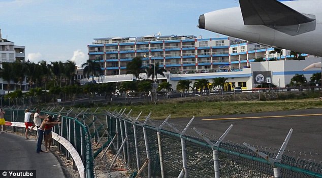 Ů�����÷ɻ����桰��ͷ������������ˤ�ӣ�ͼ��