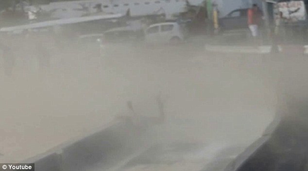 Ů�����÷ɻ����桰��ͷ������������ˤ�ӣ�ͼ����3��