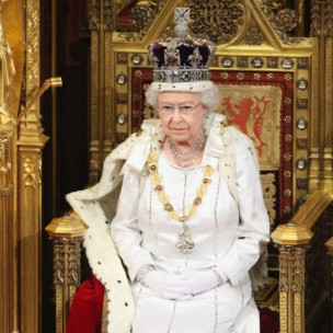 英国女王议会演讲突出重大改革坚持紧缩政策
