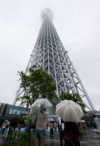 新东京电视塔开张第一天电梯停驶游客忧心忡忡