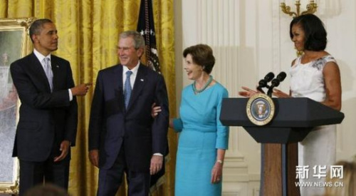 布什应奥巴马邀请回白宫两人被指关系不密切