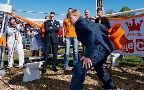 荷兰王储获扔马桶比赛冠军自称感到羞愧(图)