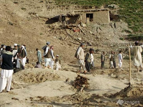 阿富汗地震恐超70人遇难房屋被埋百米深处(图)