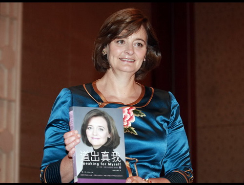 英前首相夫人称男人不可靠鼓励女性进入职场