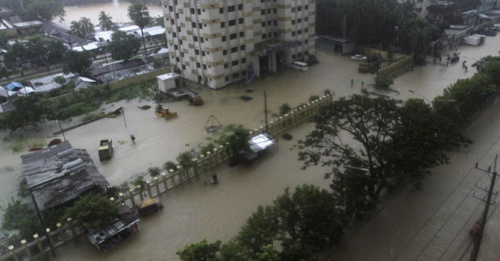 孟加拉国暴雨成灾逾百人死数百房屋被冲走(图)