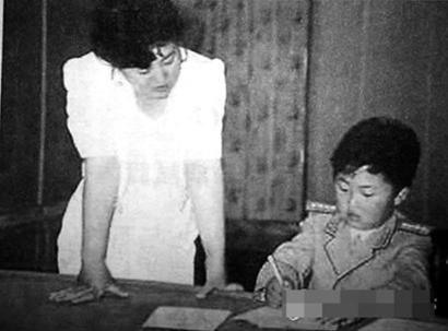 �����״ι������̽�����ĸ�׼�¼Ƭ��ͼ��