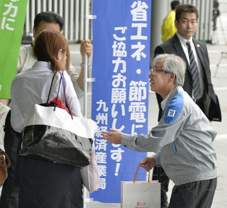 日本迎来节电之夏电力社长发传单吁节电(图)