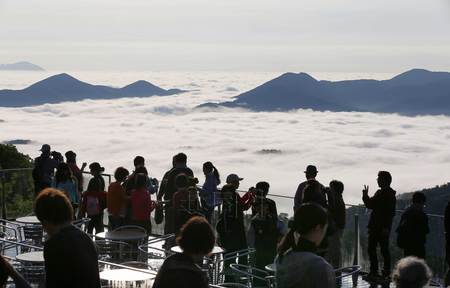 日本北海道现梦幻云海景观游客称仿佛仙境(图)