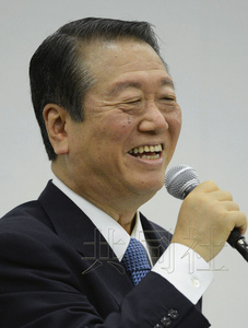 小泽一郎称愿与反对增税民主党议员合作(图)
