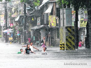 暴风雨袭菲律宾北部引发水灾致2人死亡6人失踪