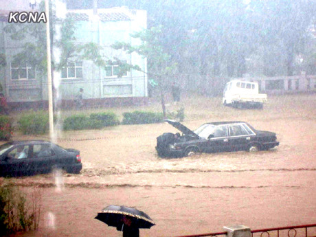 朝鲜暴雨引洪涝灾害山体滑坡上百住宅被淹(图)