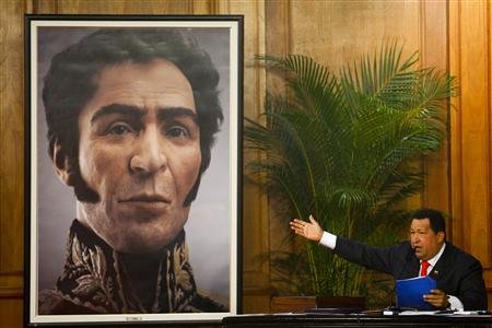 查韦斯高举双枪演讲为民族英雄3D肖像揭幕（图）