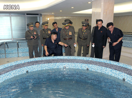金正恩视察两处民生场所一一纠正施工问题(图)