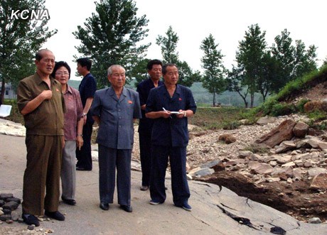 朝鲜总理考察洪灾灾情嘱妥善安排灾民生活(图)