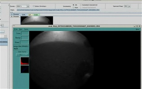 美火星探测器“好奇”号首次传回黑白图像（图）