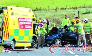 刚上救护车又遇车祸英上演现实版“死神来了”
