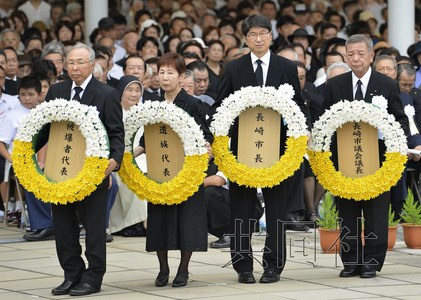 长崎举办仪式悼念原子弹爆炸遇难者美大使出席