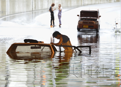 日本暴雨致1人死亡2人失踪上百栋房屋被淹