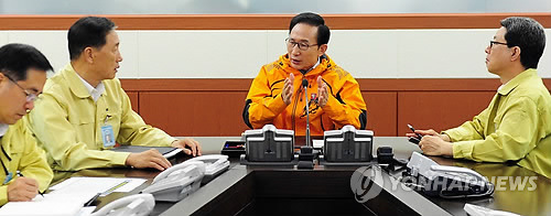 韩国总统李明博听取抗击台风报告要求保持警惕