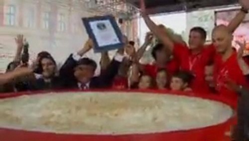 世界最大杯卡布奇诺咖啡容量超过2000升(图)