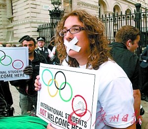 ����ѧ����Ӣ����У��ҡǮ����Ӣ���������ϴ�