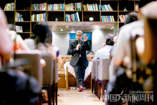 印度“先知”在美国政界来去自如曾辅导克林顿