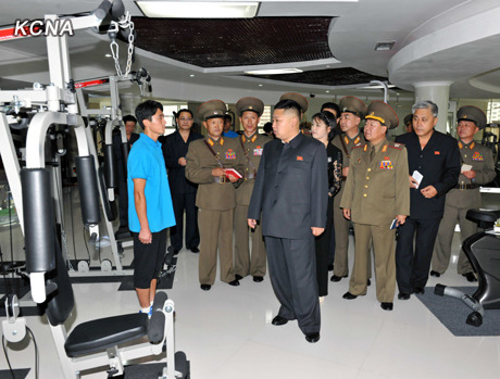 金正恩携妻视察运动中心亲自发起建设(图)