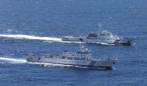 中国海监船驶入钓鱼岛海域日本媒体派飞机观察
