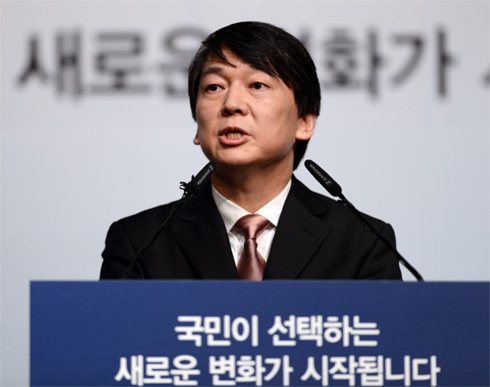 安哲秀宣布参加韩国总统选举承诺听取民众意见