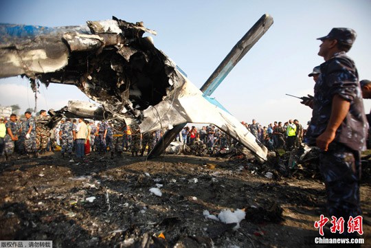 尼泊尔一架飞机坠毁19人遇难包括12名外国游客