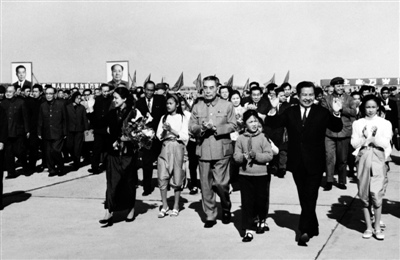 西哈努克系坚定民族独立者被誉“神一样国王”