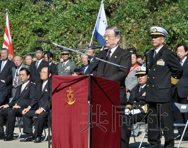 日本防卫相出席护航海上自卫队归国仪式（图）