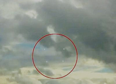 中国上空神秘“UFO”惊扰印度印媒称或为孔明灯