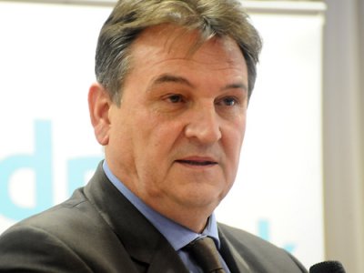 克罗地亚副总理酿车祸致两人亡获刑22月后辞职