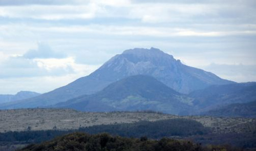 法国封锁“世界末日山”担心游客涌入危及安全