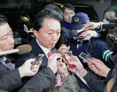 日前首相鸠山将不参加众院选举宣布退出政坛