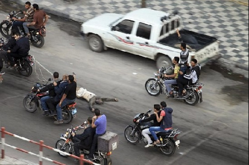 哈马斯处决6名以色列“间谍”拖尸体游街（图）