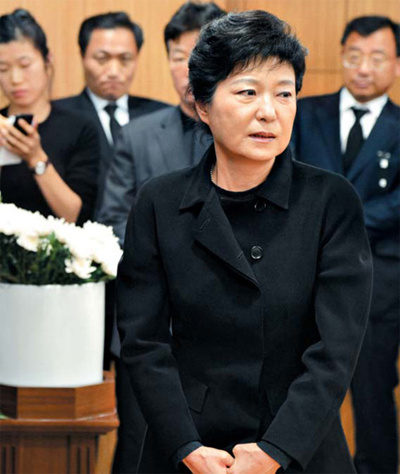 韩总统候选人朴槿惠车队遇车祸核心助理亡(图)