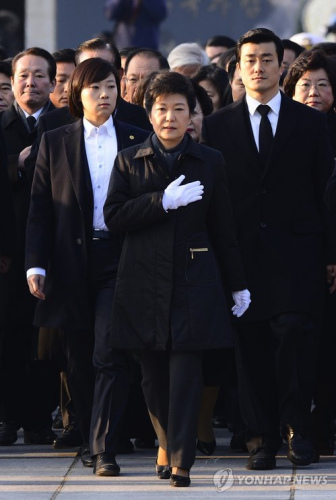 朴槿惠参拜前总统墓地将会晤中美驻韩大使(图)
