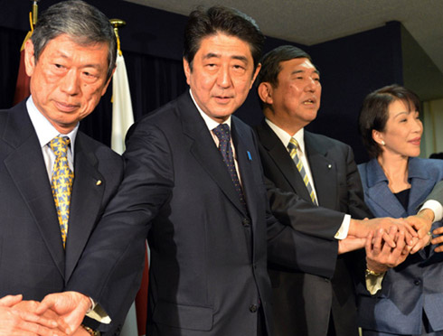韩媒称安倍执政初期重心系经济避开外交难题