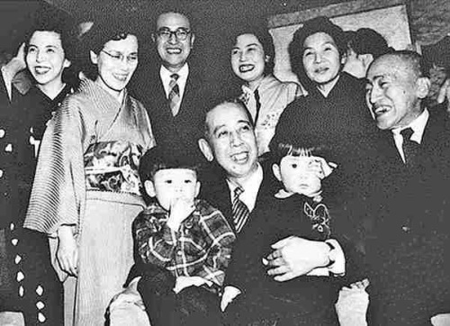 安倍晋三出身政界名门想做“战斗的政治家”