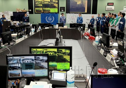 安倍视察福岛展示重建决心反对“零核电”