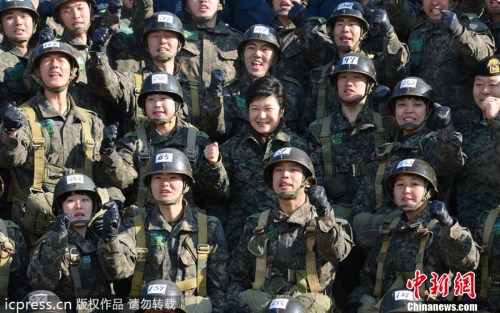 朴槿惠首访部队称顽强精神比尖端武器更重要