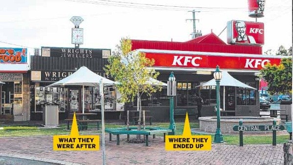 两笨贼墙上凿洞欲抢珠宝店不料误入炸鸡店(图)