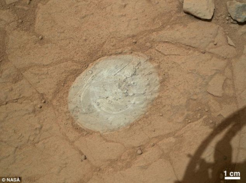 “好奇”号首次用刷子清扫火星表面岩石钻探(图)