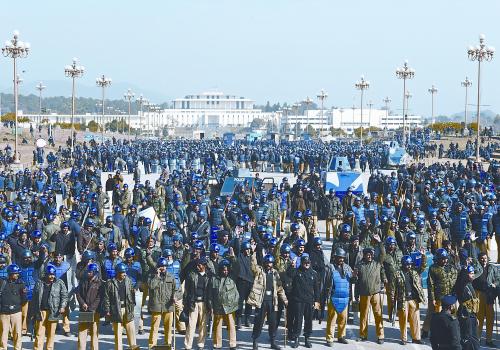 巴基斯坦百万人大游行搅动国内政局要政府解散