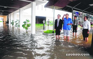 印尼首都洪灾致全城瘫痪已有4人死亡2万人疏散