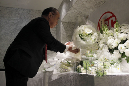 阿尔及利亚绑架事件幸存日本人乘专机回国(图)